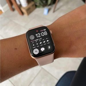 Apple Watch Series 6 40mm! GREAT CONDITION!!